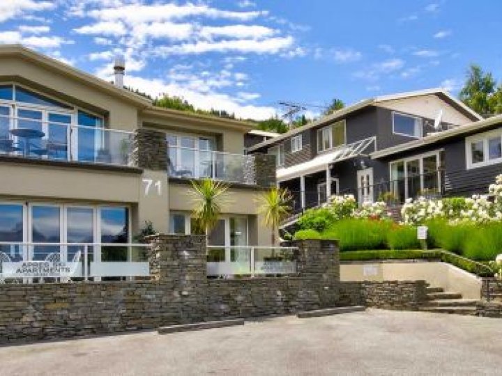 Tourist rental Queenstown House Boutique B&B and Apartments in Queenstown, Queenstown-Lakes, Otago